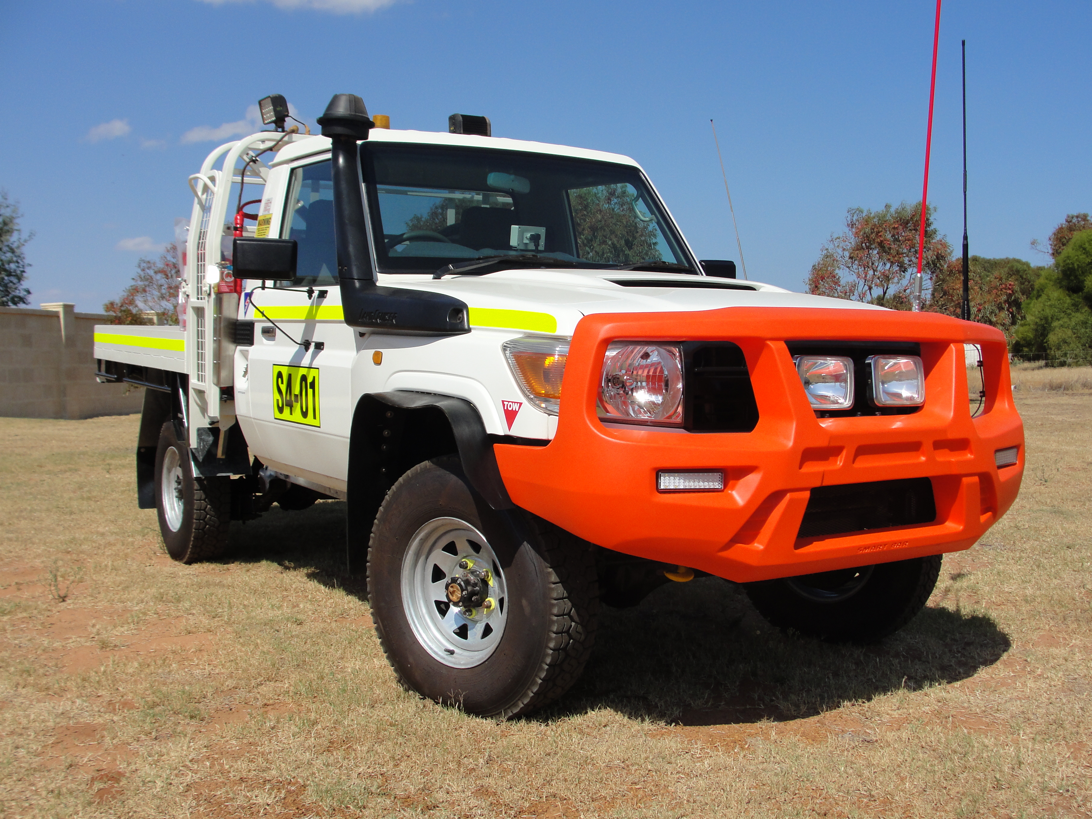 VDJ79 LANDCRUISER HIRE